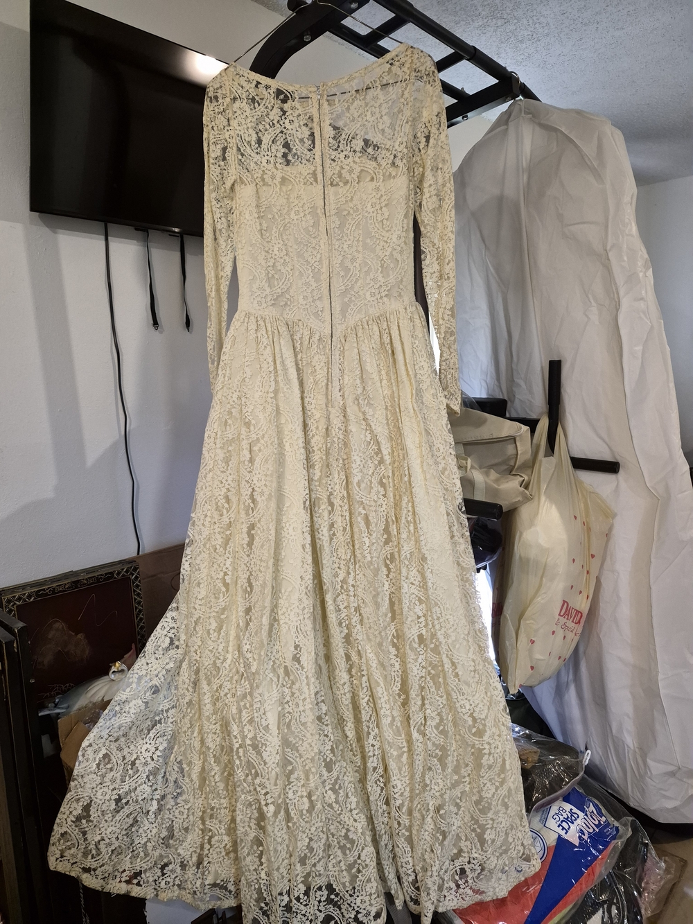 Vintage-Inspired Ivory Lace Long-Sleeve Maxi Dress
